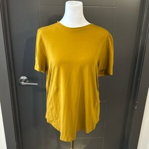 NWOT Lululemon Love curved hemline t-shirt, size 8